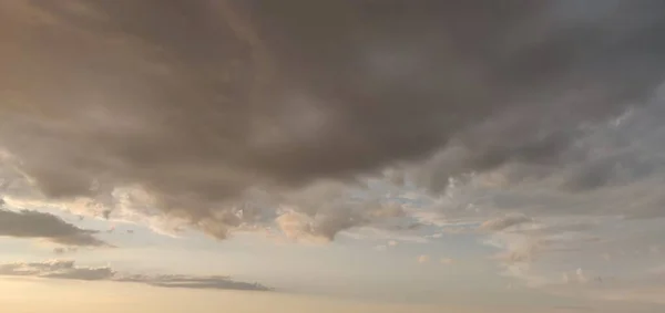 Hermosas Nubes Atardecer —  Fotos de Stock