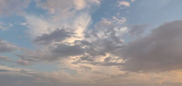 Hermosas Nubes Atardecer —  Fotos de Stock