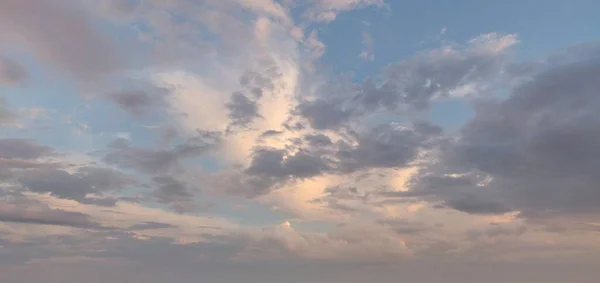 Hermosas Nubes Atardecer —  Fotos de Stock