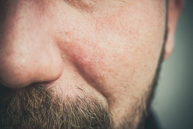 Kalın Bıyıklı Adamlar Kapanıyor