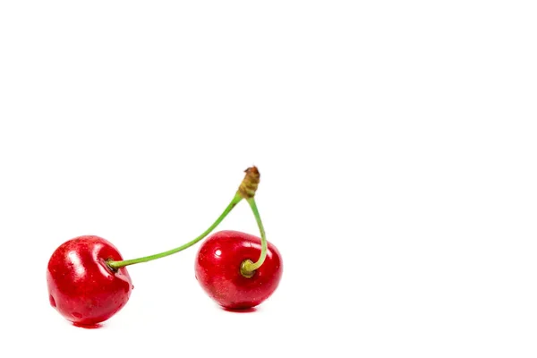 Cerejas Vermelhas Maduras Sobre Fundo Branco — Fotografia de Stock