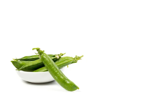 Guisantes Verdes Maduros Sobre Fondo Blanco Cultivados Campo Una Granja —  Fotos de Stock