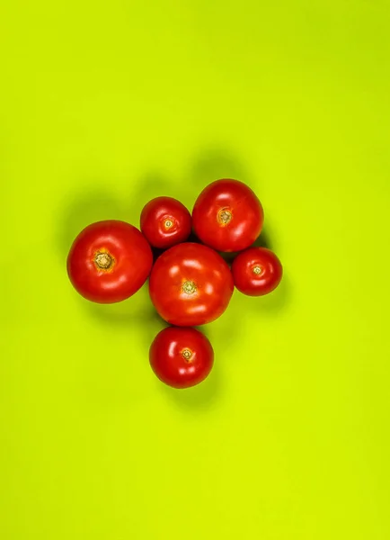 Pomodori Rossi Maturi Insalata Sfondo Verde — Foto Stock