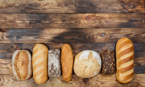 新鮮なパンと異なる成分の多くの愛 パンと小麦 小麦粉 — ストック写真
