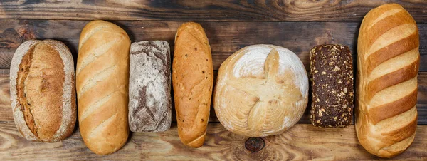 新鮮なパンと異なる成分の多くの愛 パンと小麦 小麦粉 — ストック写真