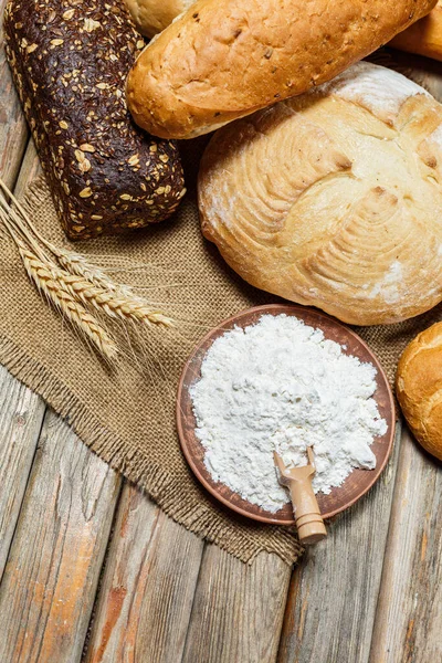 Pan Fresco Sin Gluten Diferentes Colores Formas Superficie Madera —  Fotos de Stock