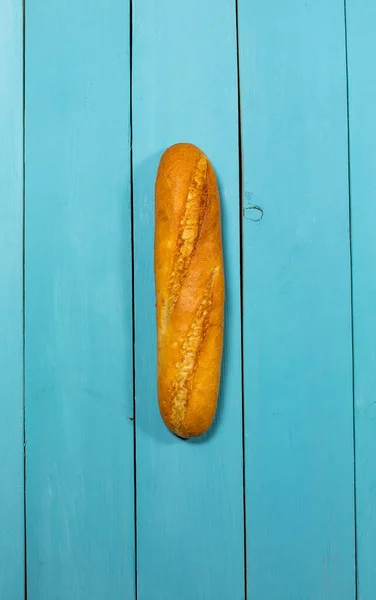 Pane Fresco Senza Glutine Sfondo Blu — Foto Stock