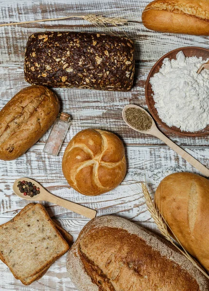 Pan Fresco Sin Gluten Una Superficie Madera Estilo Provence —  Fotos de Stock