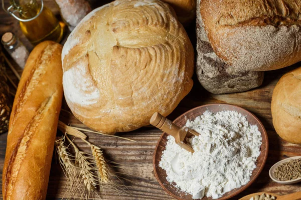 Diferentes Panes Cocidos Con Harina Trigo Sin Gluten Sobre Una —  Fotos de Stock