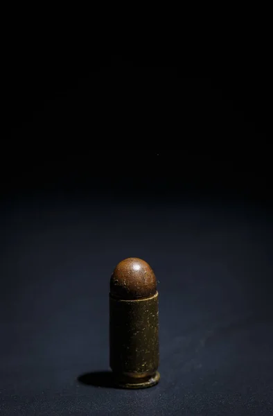 9Mm Kogel Voor Pistool Zelfverdediging Zwarte Achtergrond — Stockfoto