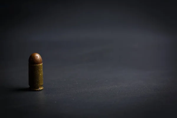 9Mm Kulka Pro Pistoli Sebeobranu Černém Pozadí — Stock fotografie