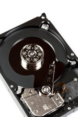 Büyük miktarda bilgi depolamak için bilgisayar sabit diski