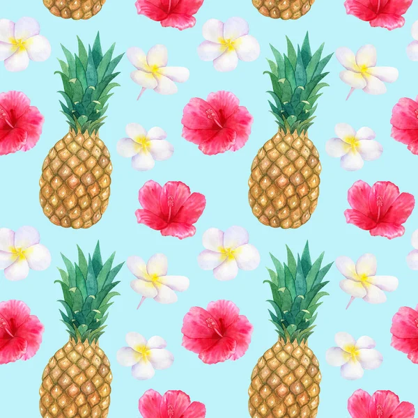 Güzel pembe kırmızı çiçekler Hibiscus ve beyaz Frangipani veya Plumeria ve ananas ile tropikal desen. Dikişsiz doku. El çizilmiş suluboya illüstrasyon.
