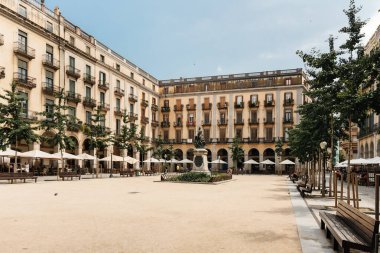 İspanya 'nın Gerona şehrinin insansız ana meydanı.
