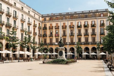 İspanya 'nın Gerona şehrinin insansız ana meydanı.