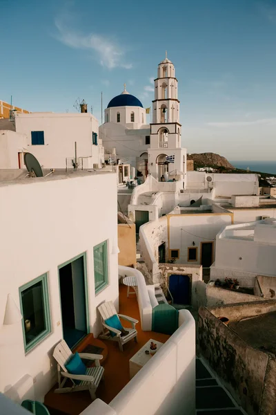 希腊圣托里尼岛Oia典型的白色住房和旅馆 — 图库照片