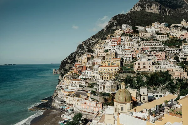 Casas Roca Junto Playa Positano Costa Amalfitana Italia — Foto de Stock