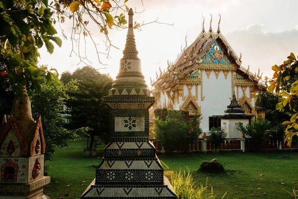 Buddisttempel Phangan Thailand Med Soligt Ljus — Stockfoto