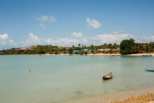 Playa Tropical Tailandia Con Océano Azul Arena Blanca Barco Típico — Foto de Stock