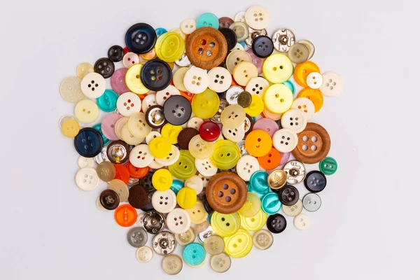 종류 색상, 크기 및 모양 버튼, 흰색 배경 — 스톡 사진