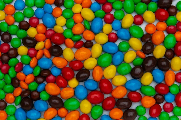 Dulce bombón colorido caramelo, diverso tamaño y fondo de color — Foto de Stock