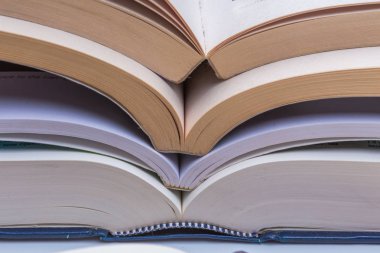 Açık kitap yığını kapat