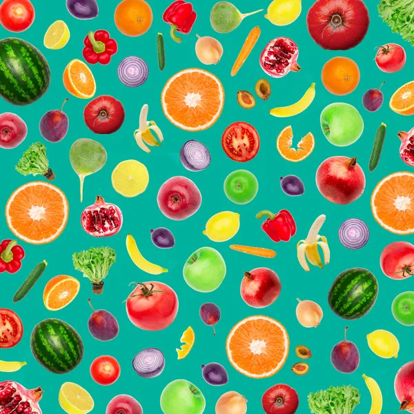 Zöldség és gyümölcs élelmiszer mintás háttérrel a menta felülnézet — Stock Fotó