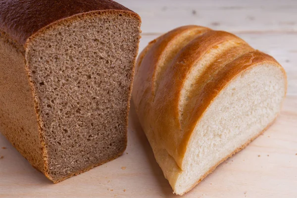 Traditioneel Russisch Soorten Gebakken Brood Snijden Rogge Baksteen Brood Houten — Stockfoto