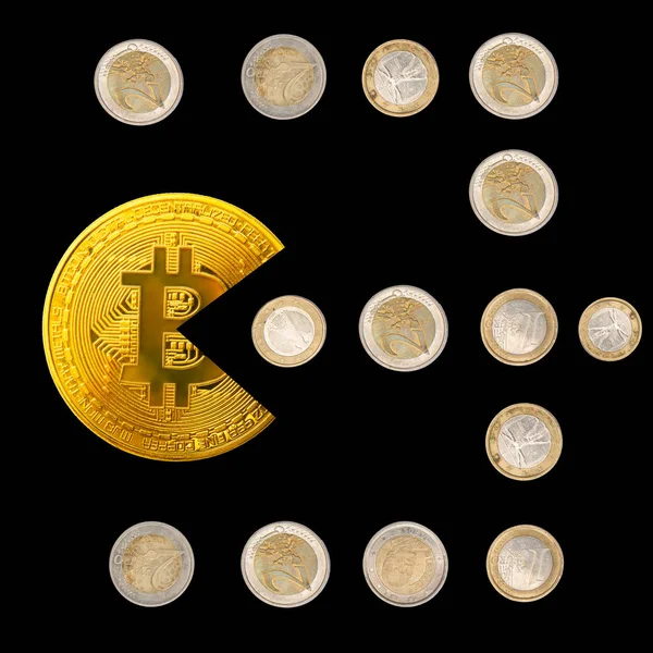 Bitcoin pacman forma comer monedas de dinero en euros aislados en negro —  Fotos de Stock