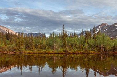dağlar, peyzaj göl. Khibiny dağlar, Murmansk yeniden