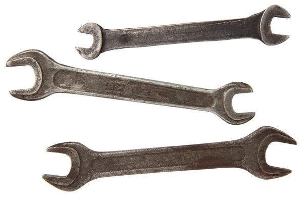 Τρία παλιά σκουριασμένο κλειδί εργαλεία που απομονώνονται σε λευκό φόντο — Φωτογραφία Αρχείου