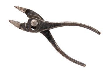 Eski paslı vintage pense beyaz arka plan yan görünüm üzerinde izole