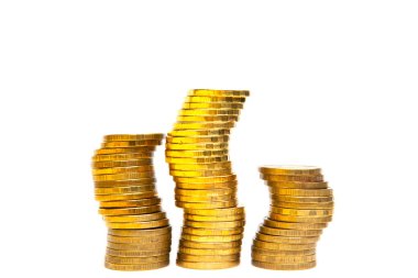 Altın para yığınları üzerinde beyaz izole
