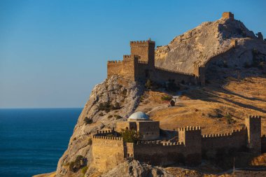 taş duvar antik kalıntılar kale tepe üstüne günbatımı ışık