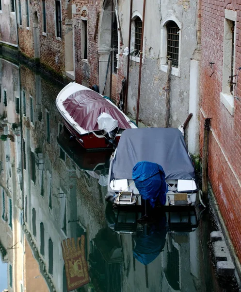 Човни Припарковані Ріо Romite Венеція — стокове фото