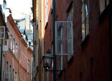Osterlanggatan, Gamla Stan bir düz pencere açıldı