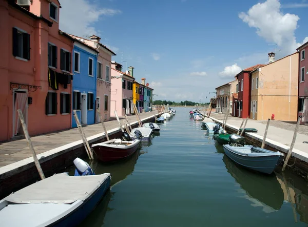 Colorful Houses Boats Burano Island Venice Europe — Stock Photo, Image