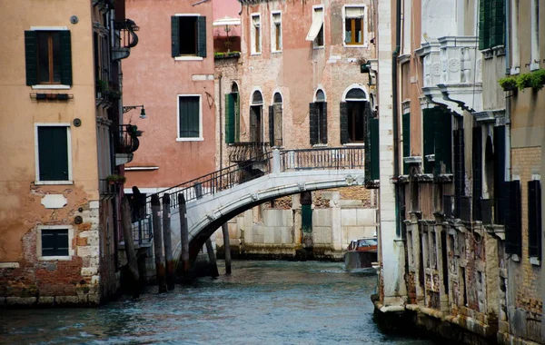 Barca Sotto Alto Ponte Dorsoduro Venezia — Foto Stock