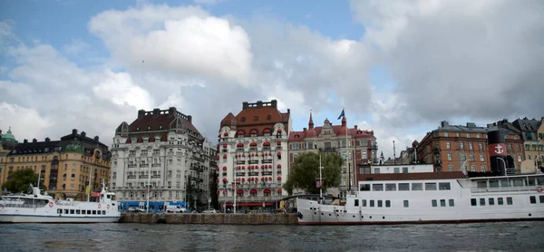 Здания Корабли Вдоль Страндвагена Ниброкайена Стокгольм — стоковое фото