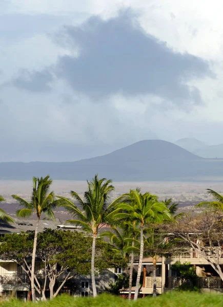 Resort i Waikoiloa med Mauna Keain bakgrund — Stockfoto