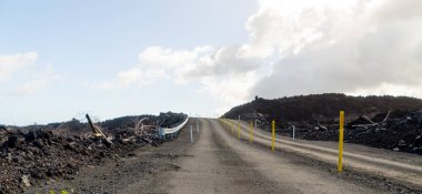 Yeni doğan Pohoiki plajına giden yol