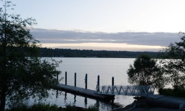 Sammamish Landing rıhtım üzerinde gün batımı