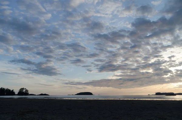 Nubes al atardecer en la playa de Chesterman — Foto de Stock