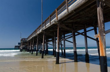 Newport Beach iskele sıvası tarafından yapılan çerçeveler