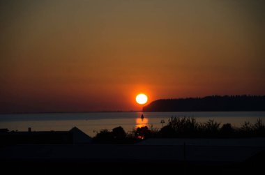 Blaine Marina, Washington 'da yaz gecesi günbatımı.