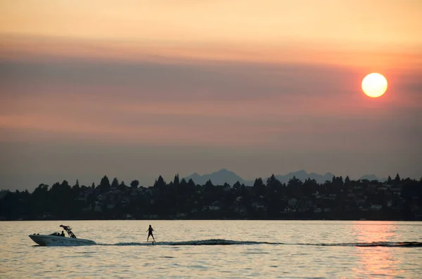 Motor Boat Water Skier Washington Lake Red Sunset Caused Some — Stock Photo, Image