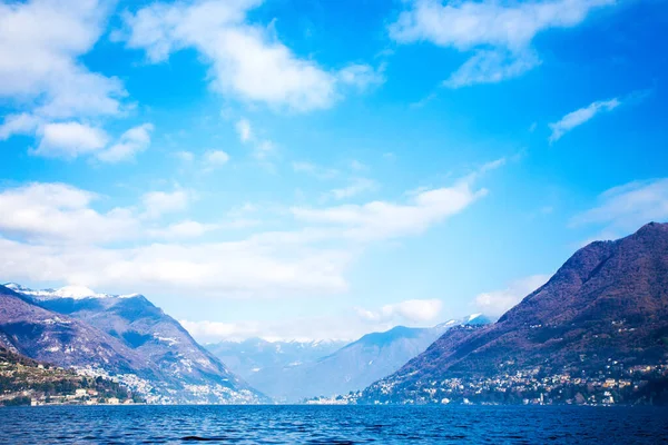 Prachtig Italiaans Landschap Blauwe Lucht Bergen Comomeer — Stockfoto