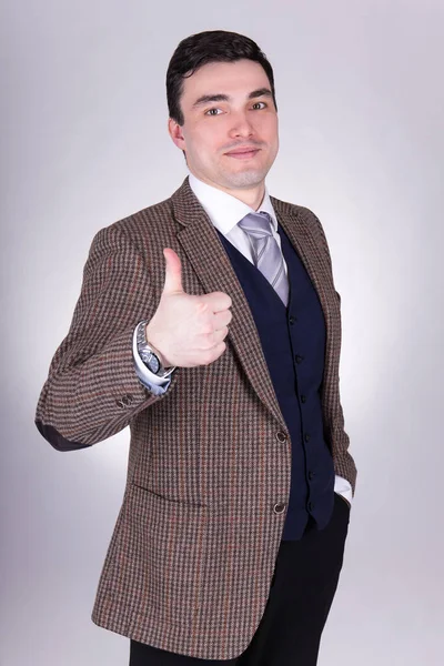 Retrato Hombre Negocios Joven Feliz Pulgares Hacia Arriba Sobre Fondo — Foto de Stock