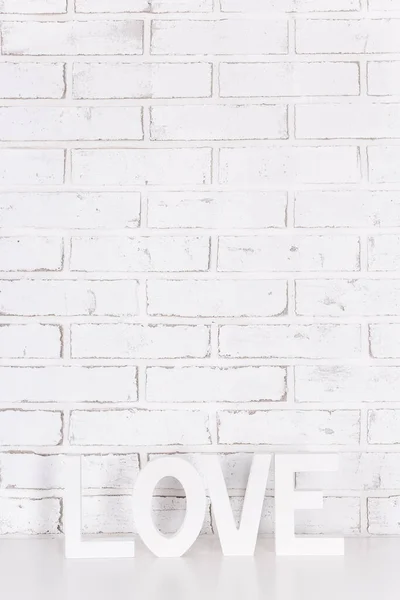 Деревянные Буквы Любовь Пространство Фоне Кирпичной Стены — стоковое фото