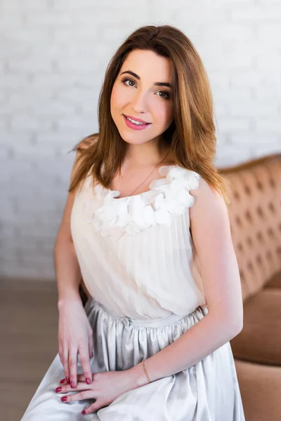 Portrait Happy Beautiful Woman Sitting Vintage Sofa Home — Stock Photo, Image